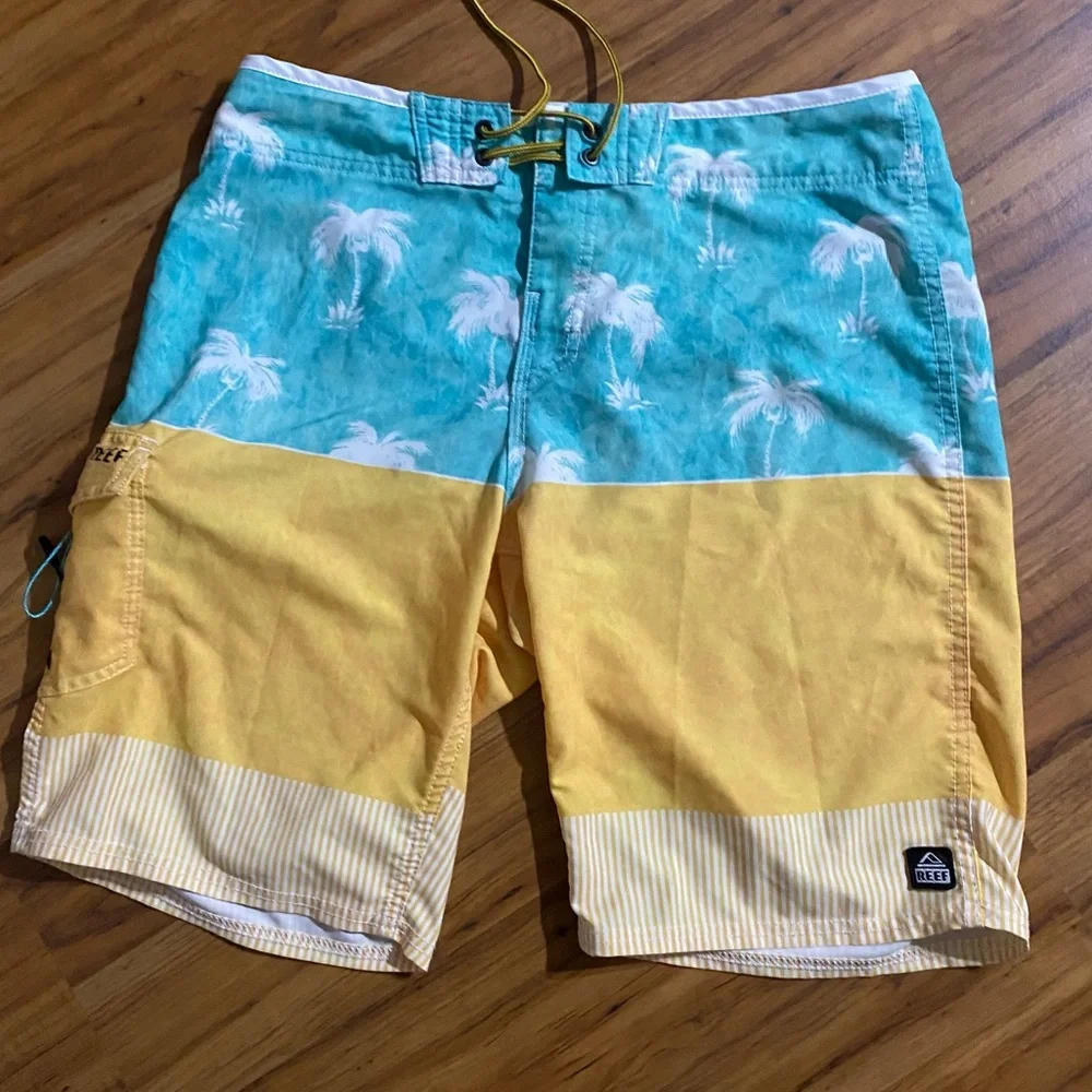 Reef Men's Palm Tree Printed Surfing Boardshorts/Swim Trunks Size Medium